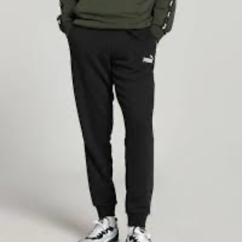 Puma Men’s Joggers – Black | Size Medium | Gently Worn | Logo Detail